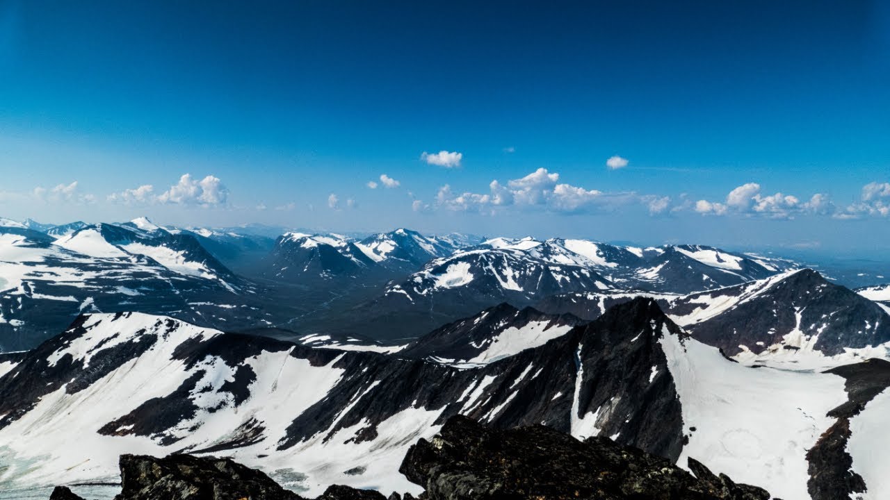 Bestigning av Vuojnestjåhkkå 1952m -Spijkka 1976m i Sarek