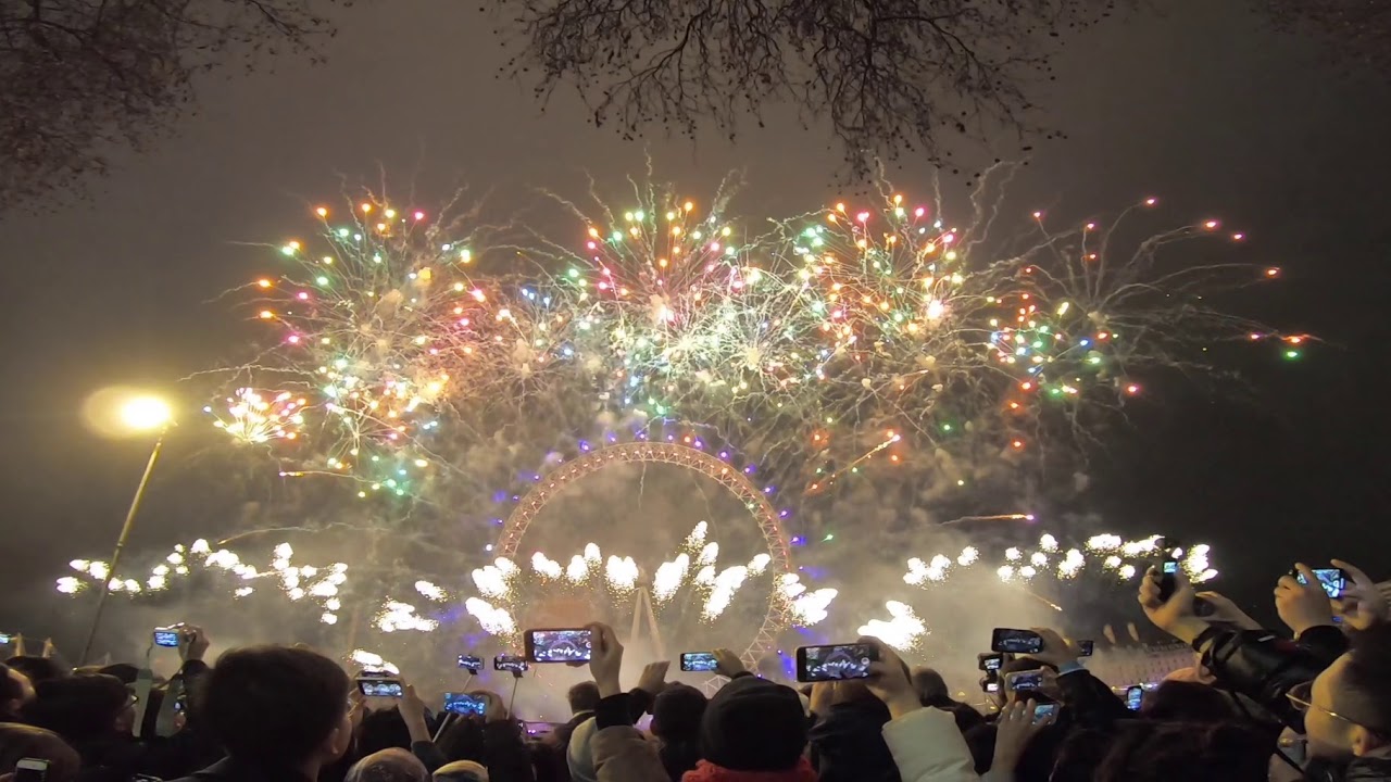 London New Year S Eve Fireworks 18 19 ロンドン カウントダウン 花火 18 19 Youtube