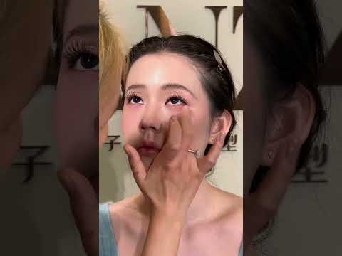 3 minutes to get  that viral glass skin glow ✨💧Natural freckles + dewy finish = unreal comboのサムネイル