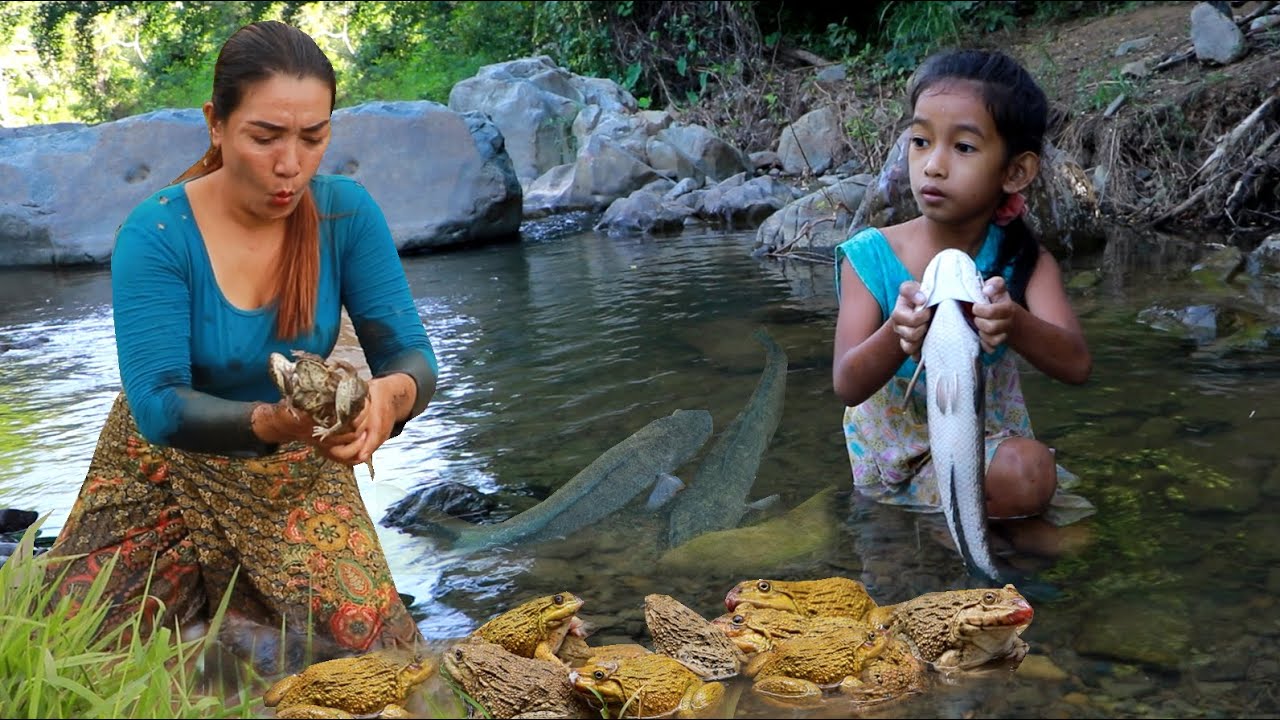 Many frog and fish catch for food- Grill fish and egg for dinner- Cooking frog soup tasty delicious
