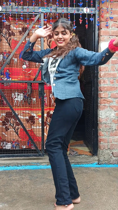 O Mummy moy Kali julfon walon chhat se kare sisaro #short #viralvideo #trendingsong