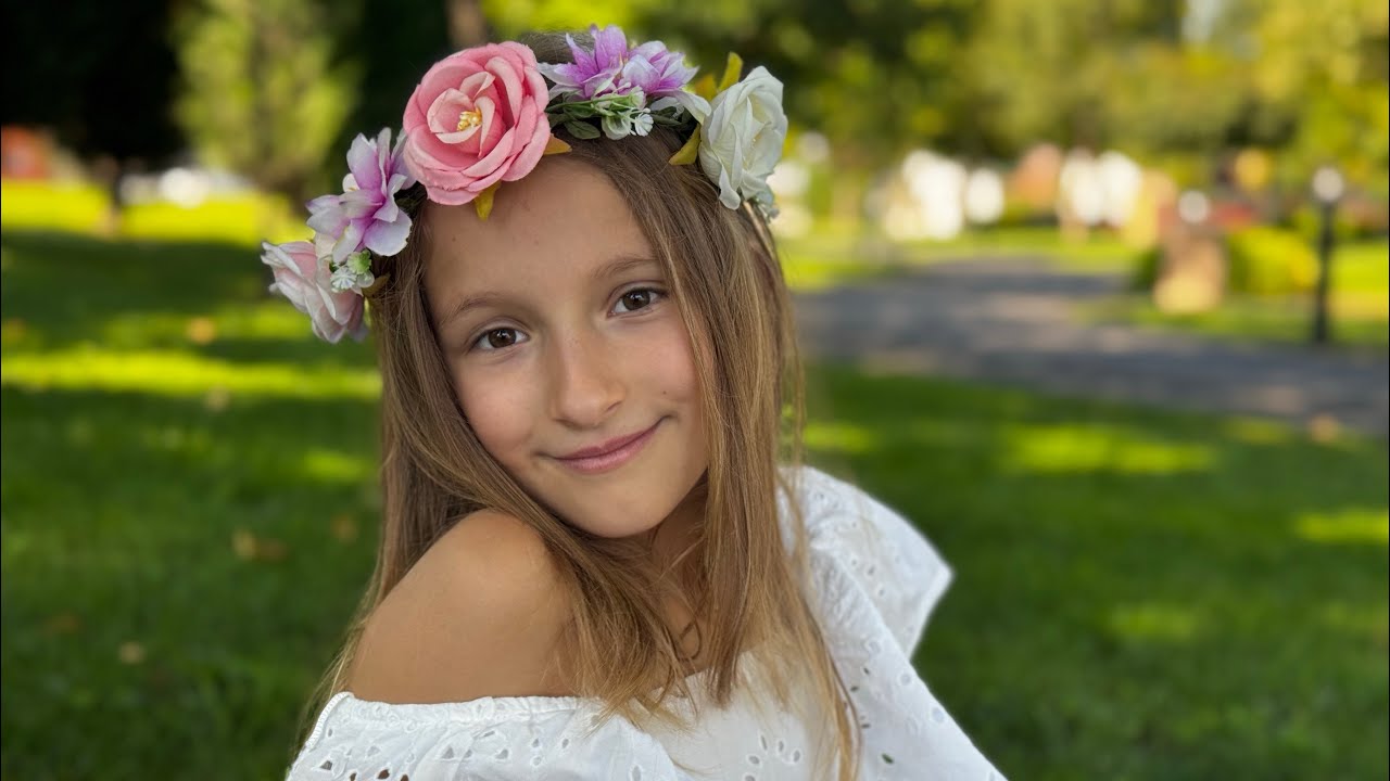 Iulia Maria Damian - Sunt o fata frumușică