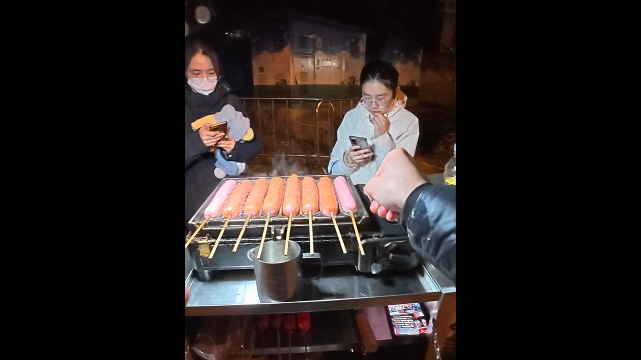 白天上班晚上练摊生活是自己的努力就有光加油摆摊人#摆摊 #脆皮烤肠 #生活不会辜负每一个努力的人 #创业 #日常vlog