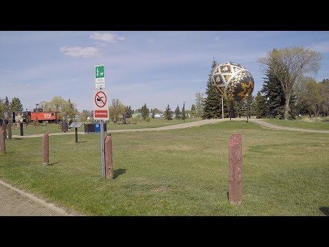 Vegreville Town in Alberta Canada. World's Biggest Pysanka (Easter egg). Driving Tour.