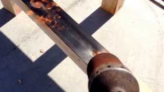 木材防腐・防蟻処理 桧芯持ち材3寸角をガスバーナーの炎で炭化