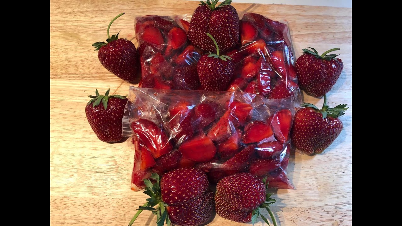 How to Freeze Strawberries ������_حفظ الفراولة في البفريزر - YouTube