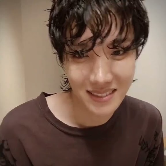 hobii is crying 😭😭😭😭😭😭 #shorts #youtubeshorts #viral #bts #daddy #viral #jhope