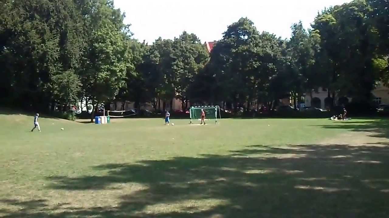 Fussball Opa im Ungerer-Bad München / Football Grandpa 1
