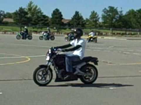 how to ride a harley davidson motorcycle
