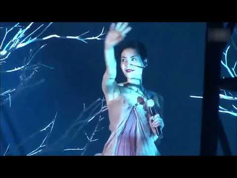Faye Wong - Jun Xin Wo Xin (Your Heart and Mine) Live 2011 with Lyrics Translation