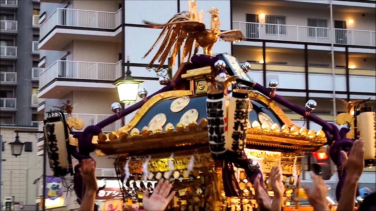 大きな神輿の登場 日本伝統の祭り 春日部 夏祭り 2013 神輿