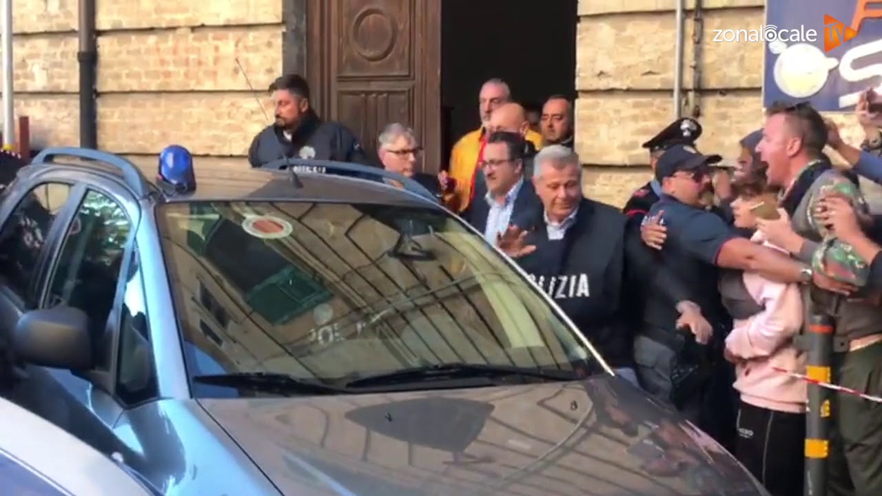 LANCIANO - Il terzo malvivente arrestato viene portato via dalla casa di Via Roma