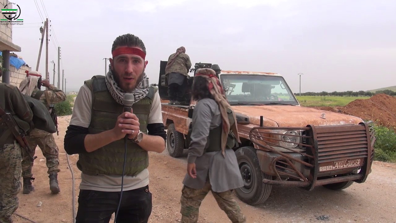 #مميز _اللحظات الأولى لدخول الإقتحاميين بلدة #برنة بريف حلب الجنوبي وتمشيط الرشاشات على البلدة ..