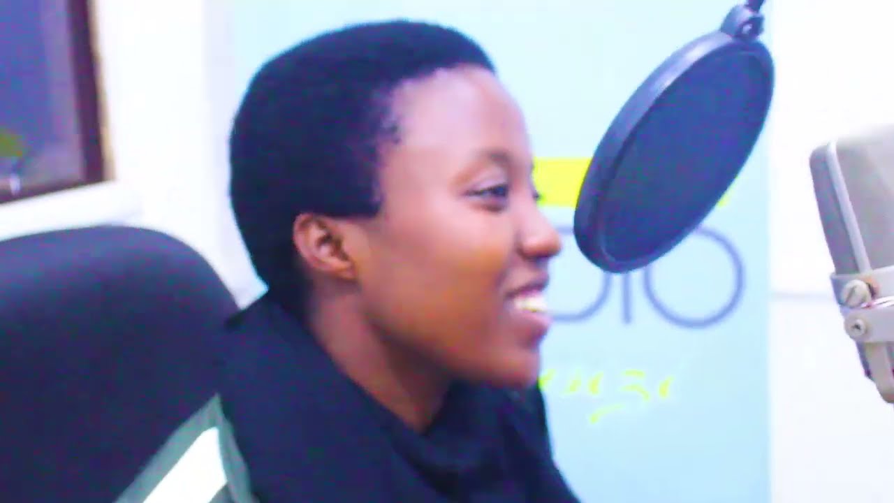 Mbega ❤️ Kayitesi ariribye ibihozo tumwitiranya na Cecile Kayirebwa 🙅