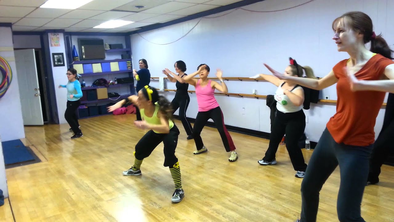 Zumba (r)- Calling all the monsters (Halloween) - YouTube