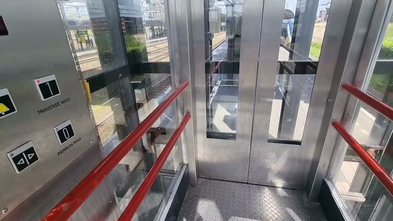 An AWFUL WDE (Mod by Strukton) lift @ Woerden trainstation, Platform 5 & 6 (Netherlands 🇳🇱)