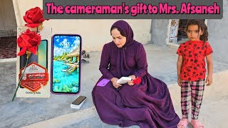 The cameraman's surprise for the legend;  a gift that made everyone happy!