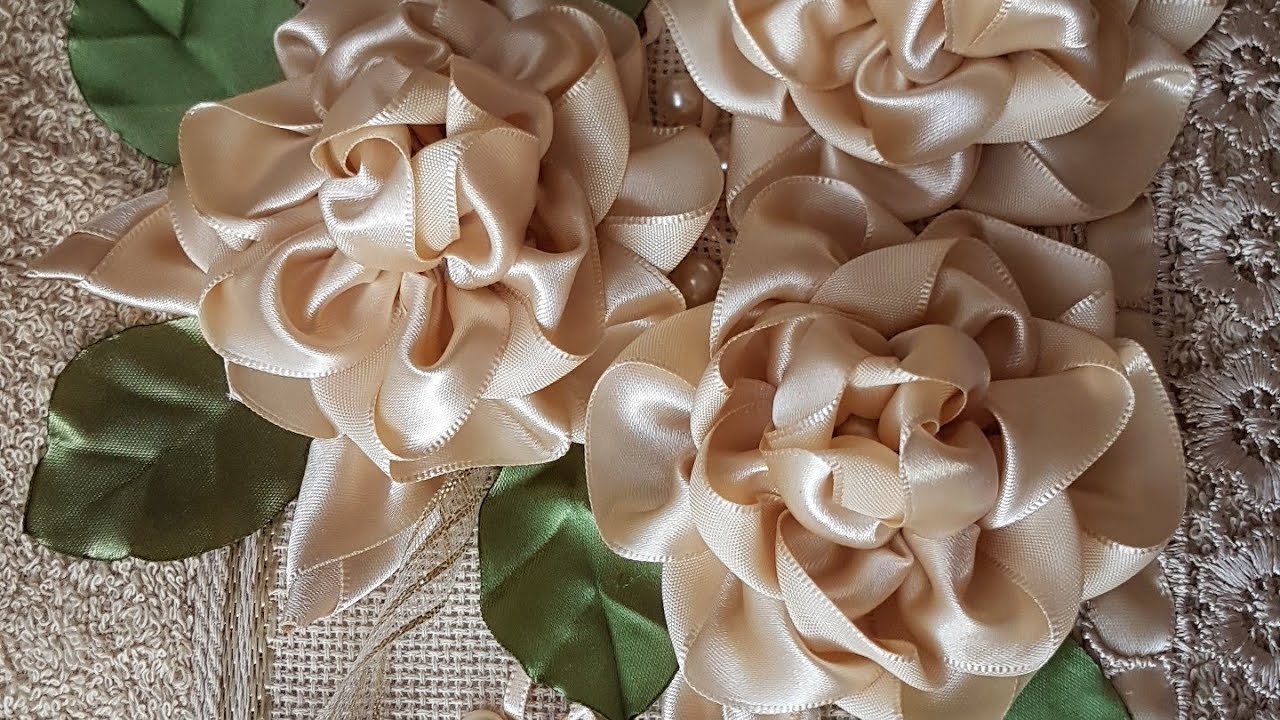 Uma charmosa flor. No tom sempre clássica.