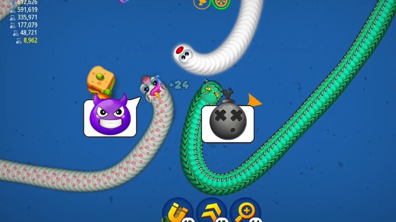 Worms Zone Madness (part 30) Eating Giant Snakes & Scoring BIG! 