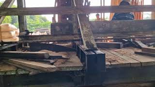 Professional Sawmill Operator Showcases God-Level Efficiency