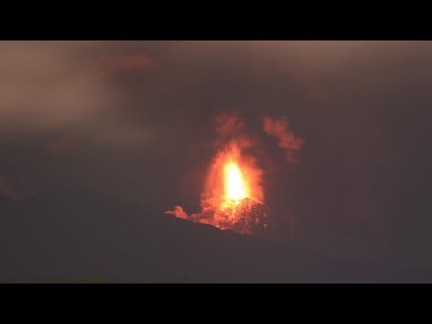Volcán de Fuego comienza sigue en erupción