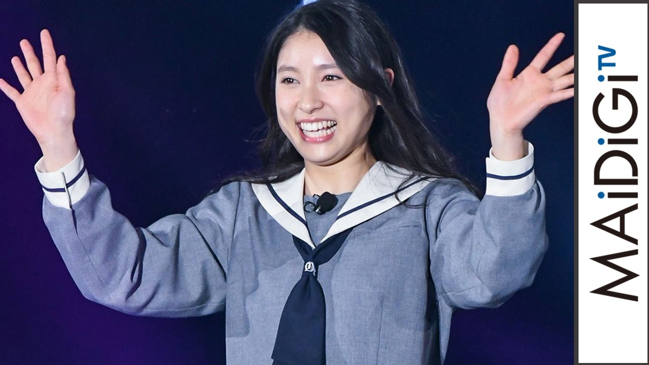 土屋太鳳、キュートな制服姿で大はしゃぎ 映画「PとJK」コラボステージ