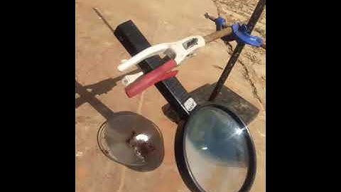 Sunlight-driven combustion synthesis of metal oxide nanostructures.