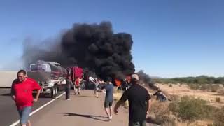 Semi Truck Accident I - 10 Hizzey D To Tell The Tale Resimi