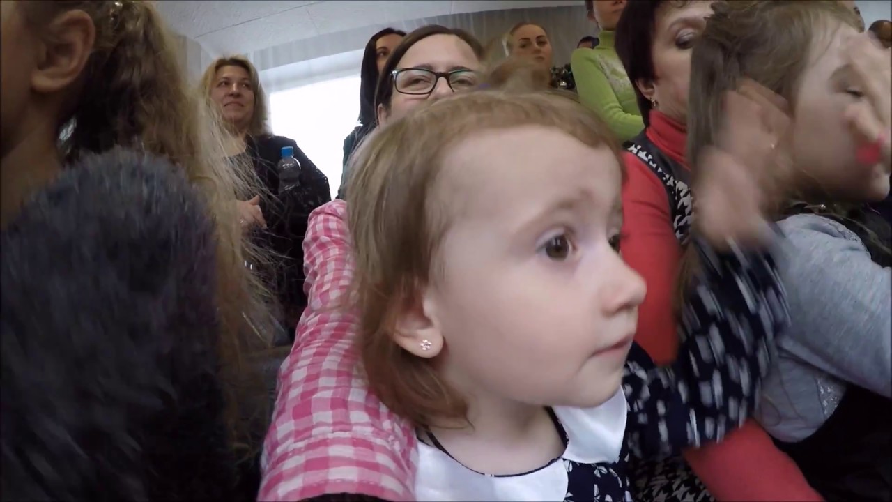 Сказка про петушка и хитрую лису. Хоровод из 200 детей. Харьков Дворец ...