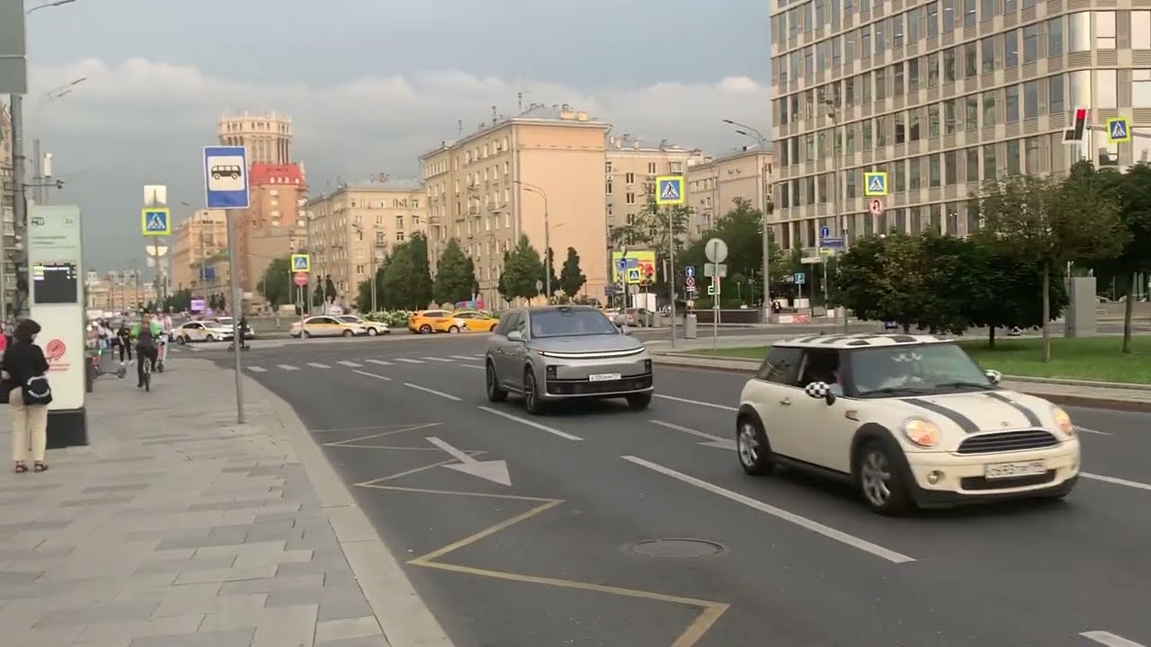 Прогулка возле Метро Добрынинская от улицы Большая Ордынка до Пятницкой улицы, г. Москва, 07.07.2023