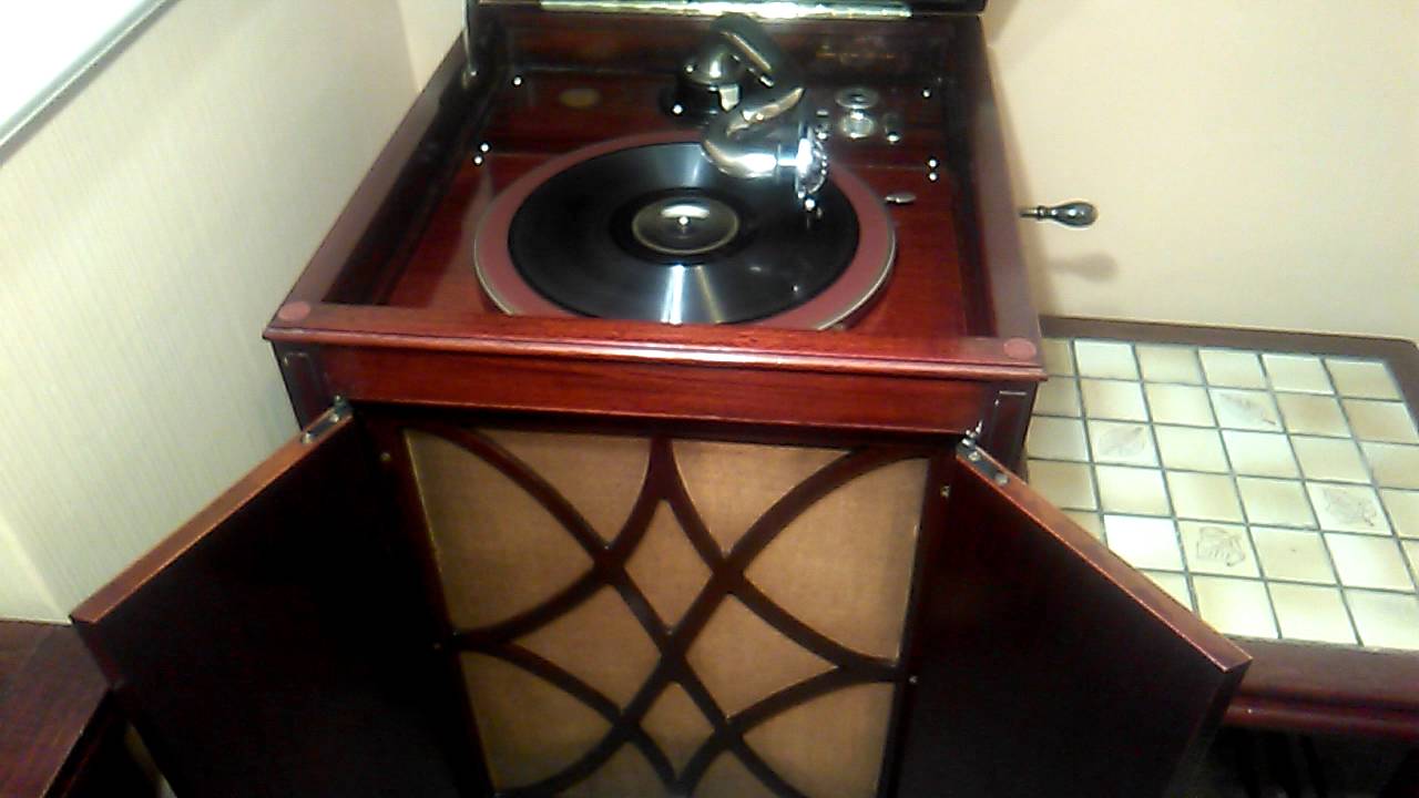 Casani Club Orchestra with Vera Lynn - It's Love Again, selection