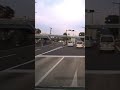 軽を潰すトラック