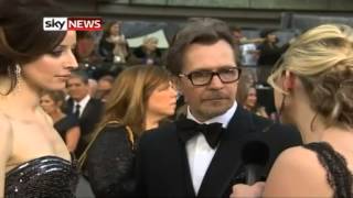 Gary Oldman - 84th Academy Awards red carpet interview (2012)