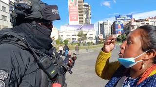 Bolivia La Paz en marchas contra Rodrigo Paz, Población molesta increpa a policías por la represión