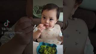 一歲半寶寶吃飯自己搬餐椅