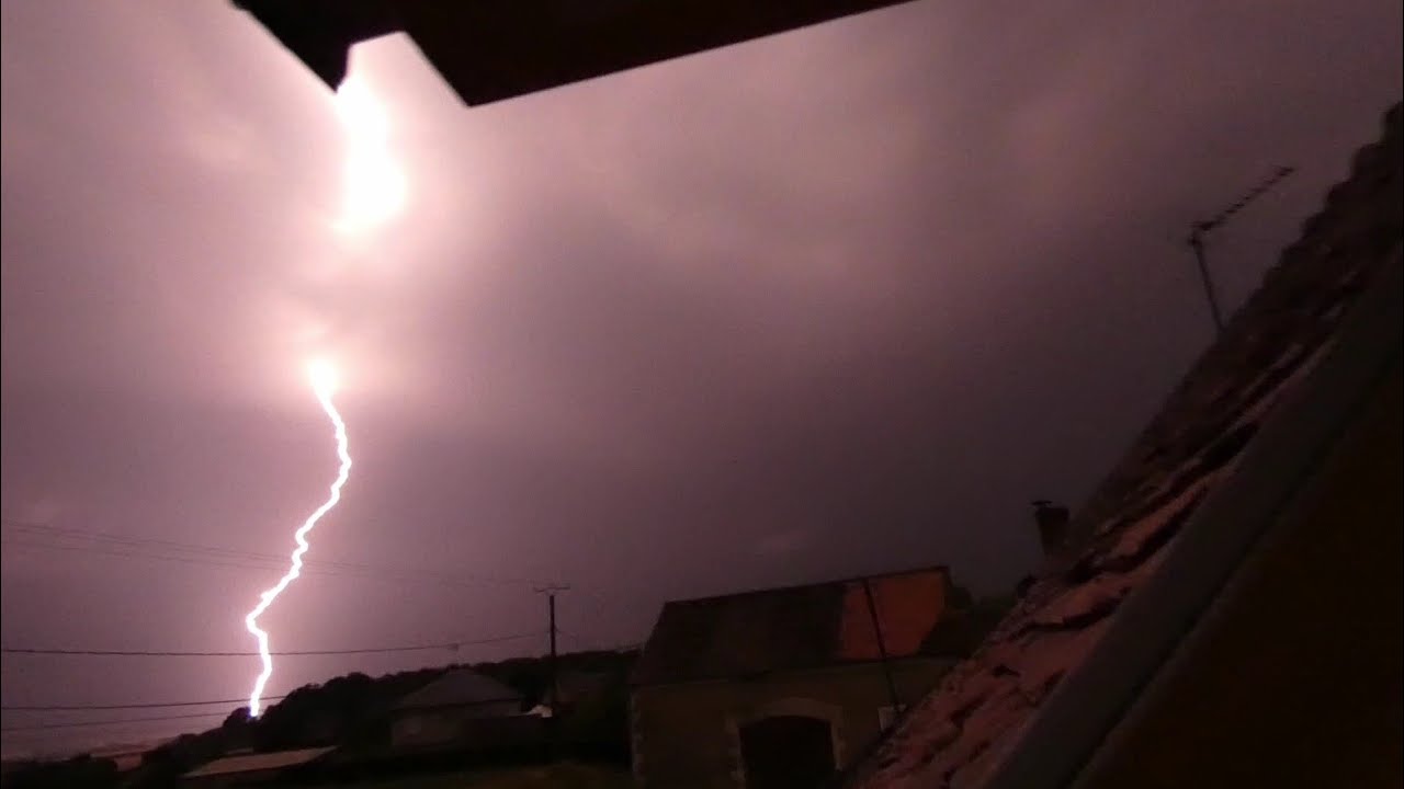 Orage violent le 21 Juin 2022 à 1h30 du matin Impact proche 1km et 300 mètre