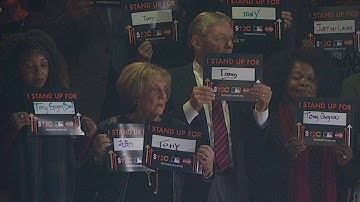 WS2014 Gm3: Players and fans SU2C during Game 3