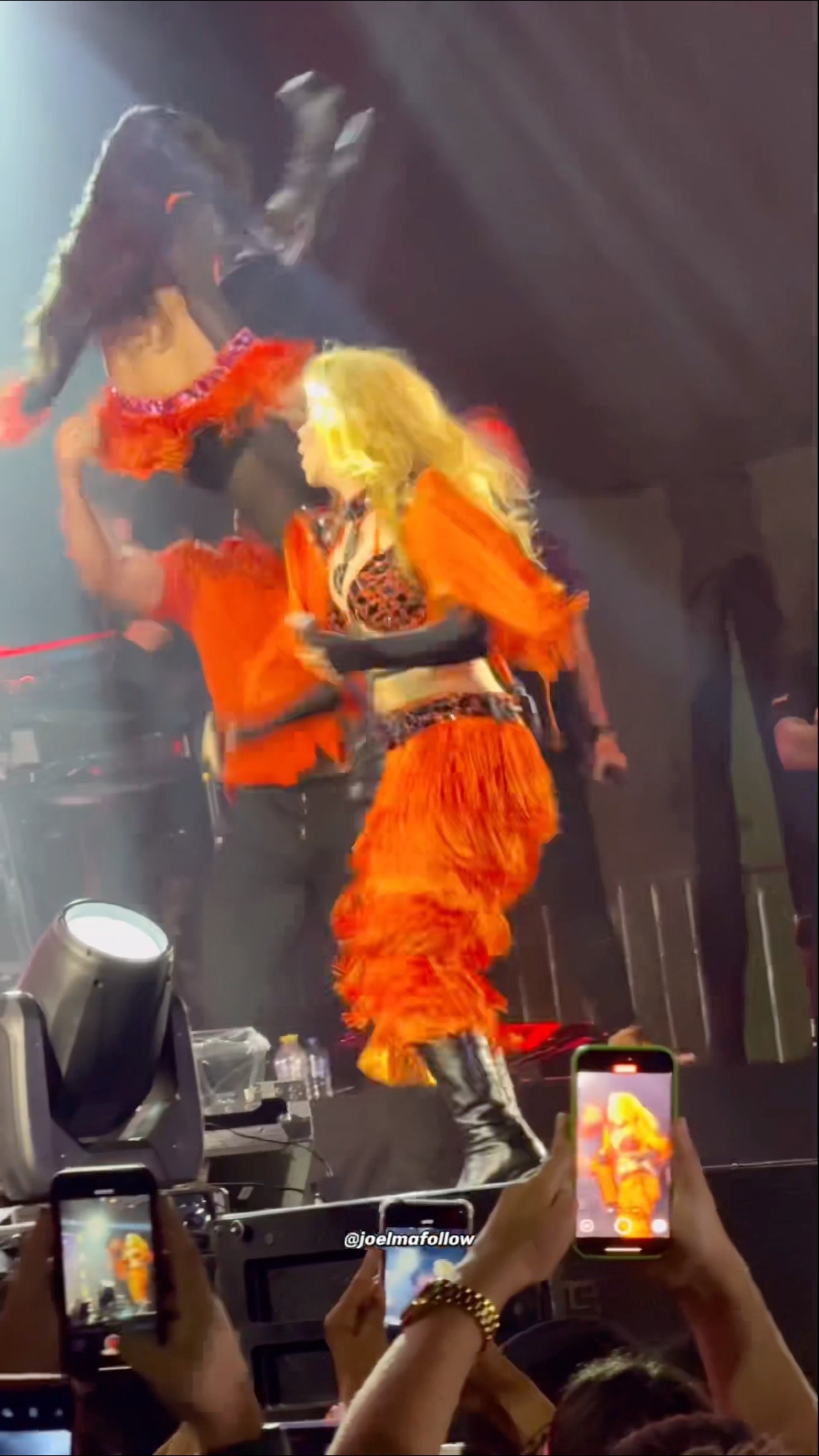 Vocês viram o que a dançarina da Joelma fez?
