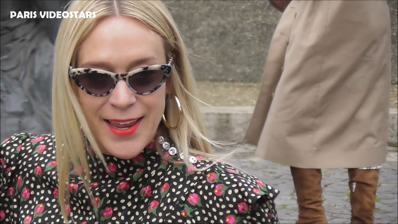 VIDEO Chloe SEVIGNY attends Paris Fashion Week 5 march 2019 show MiuMiu