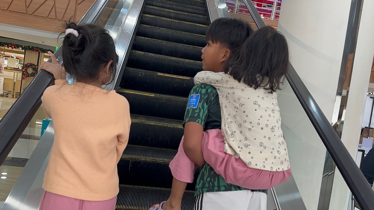 KESERUAN FAREL ,VANIA DAN KANAYA DI MALL KELAPA GADING JAKARTA UTARA PART 1