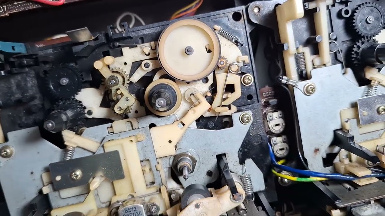 CASSETTE PLAYER REPAIR - YouTube