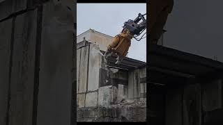 Гидроножницы грызут известняк #Гидроножницы #демонтаж #стройка #demolition