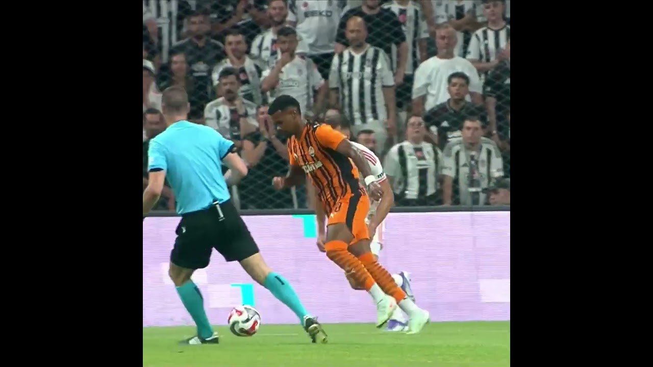 This is Shakhtar Donetsk's 19 year old Brazilian winger Alisson Santana  ⚡️