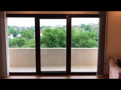 Видео: Стъклени врати за баня (49 снимки): конструкции от матирано стъкло с размер с кутия, ревюта