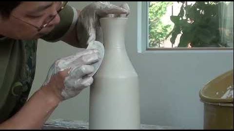 75. Throwing a Tall Skinny Vase / Bottle with Hsin-Chuen Lin