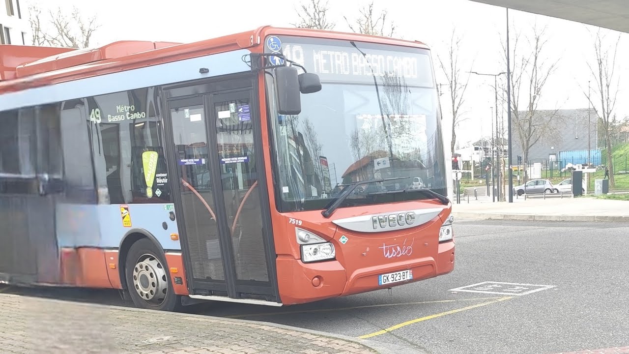 Tisséo - Ligne 49 Iveco Urbanway 12 GNC Cursor 9 N°7519 Portet Gare SNCF/Basso Cambo 