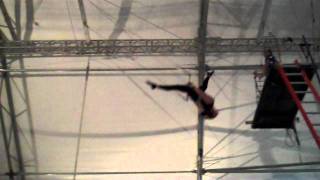 Set Split Catch with a One-Handed Take-Off