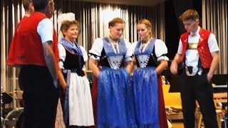Auftritt der Jodlerfamilie Sutter am Jahreskonzert 2023 der Dorfmusik Bachenbülach