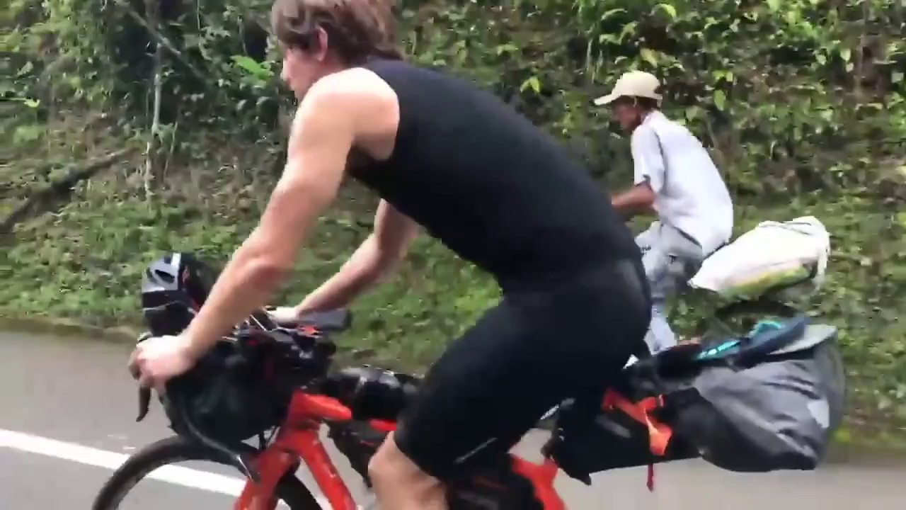COLUMBIAN FARMER PASSES PRO BIKER LOL!!