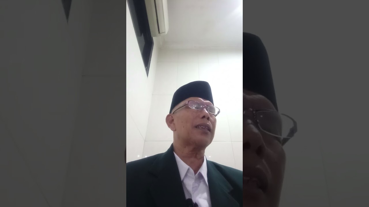 Mengambil hikmah diturunkannya Al Qur'an sebagai pedoman hidup 